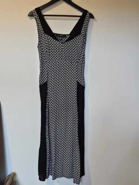 VERGE Dress size Small Carousel 1