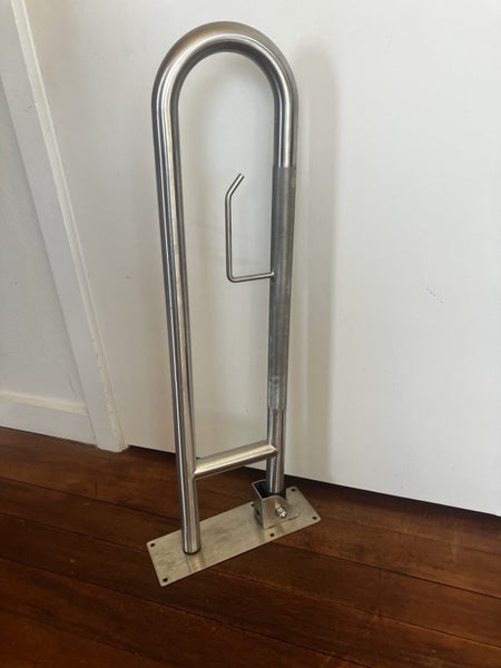Lift up toilet handrail Carousel 1