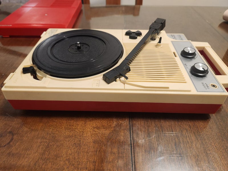 Colombia GP3 Portable Record Player Carousel 1