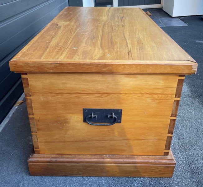 Rimu sea chest / blanket box Carousel 1