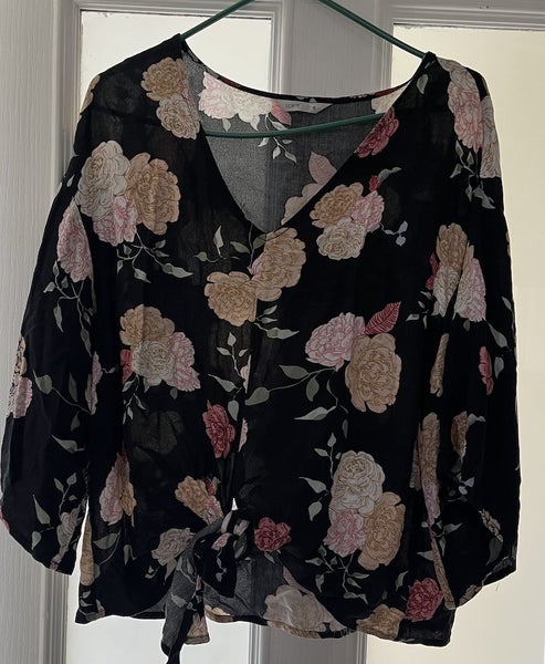 Bulk lot womens clothes Carousel 1