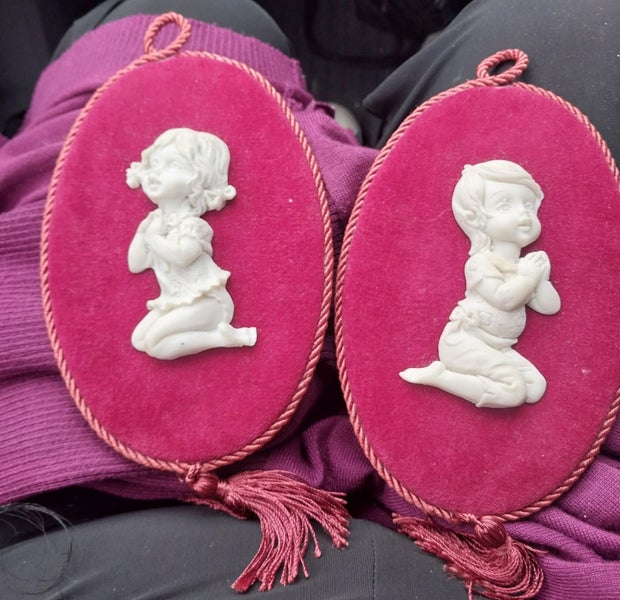 Capodimonte 1960 boy & girl praying Carousel 1