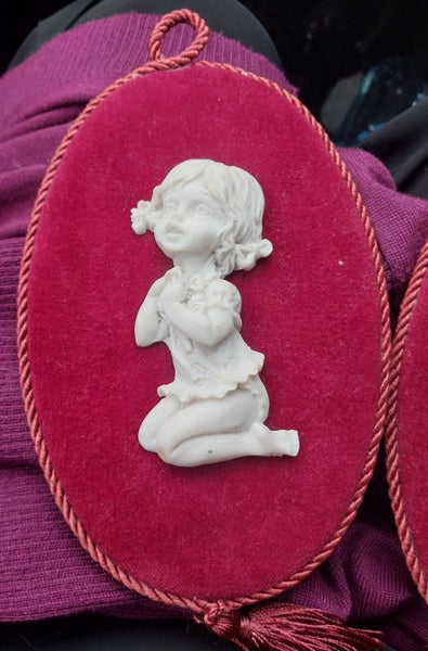 Capodimonte 1960 boy & girl praying Carousel 2