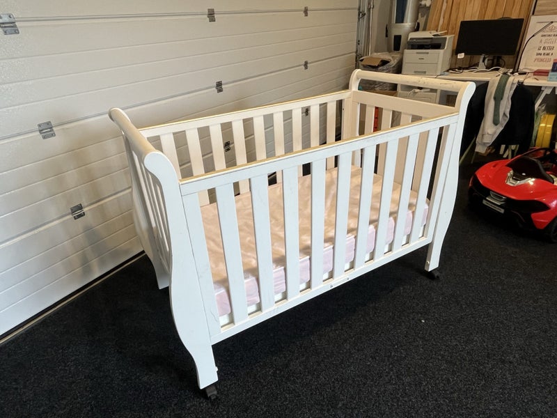 Babyhood cot and mattress Carousel 8