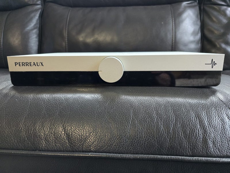 Perreaux Audiant 80i amplifier Carousel 1