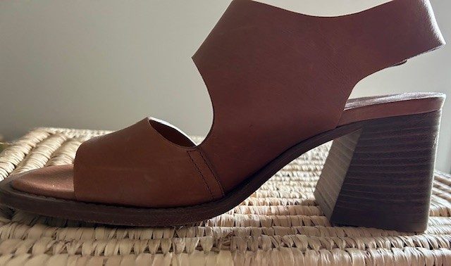 Women's shoes Carousel 1
