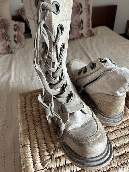 Women's shoes Carousel 1