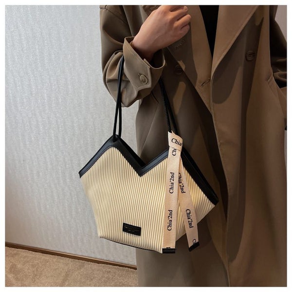 Stylish PU Shoulder Tote – Soft Textured Handbag Carousel 2