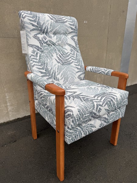 La-Z-Boy Riverside Large High Leg Lounge Chair Carousel 2