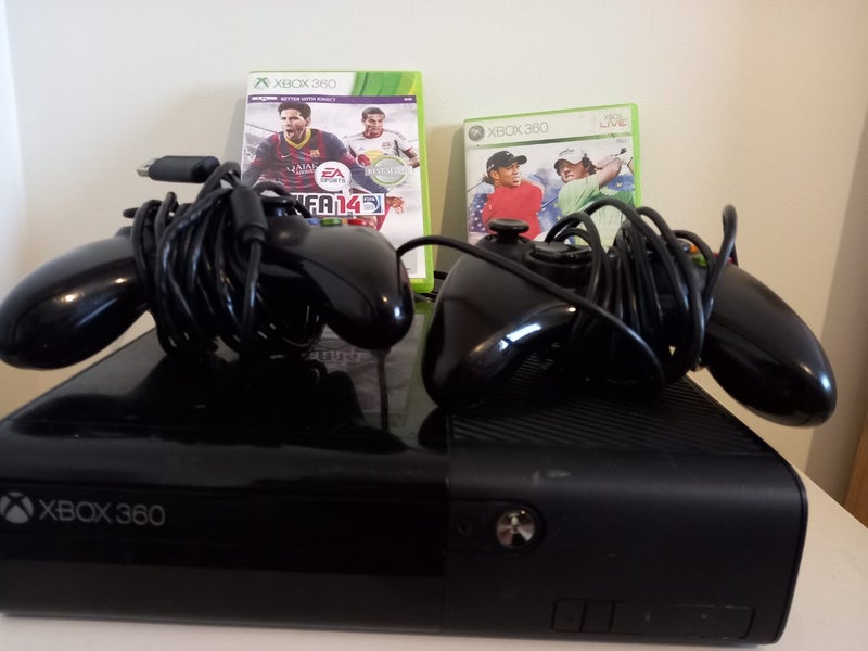 Xbox 360 console + 2 controllers + 2 games Carousel 1