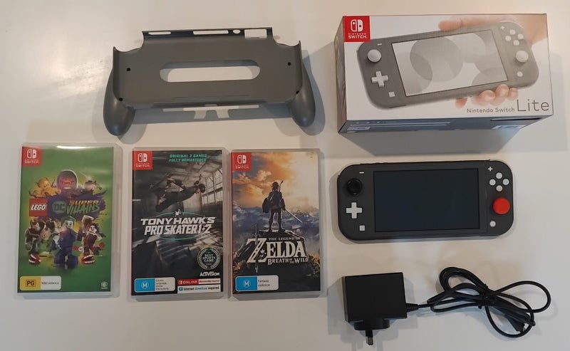 Nintendo Switch Lite & 3 Games Carousel 1