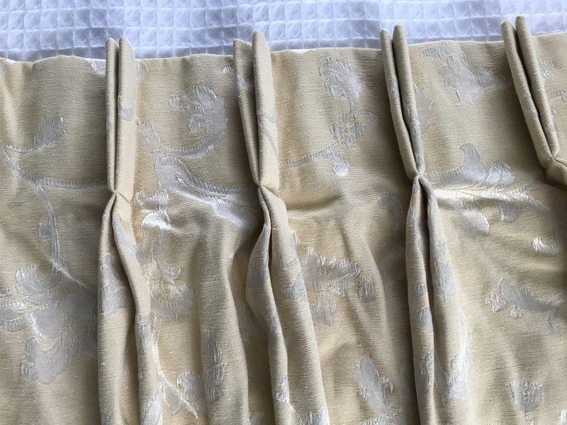 Curtains Carousel 1