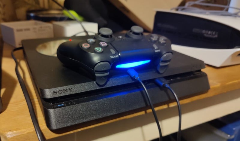 PS4 + 8 games Carousel 1
