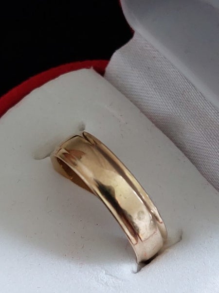 9ct Gold Band 3.4gms Carousel 6