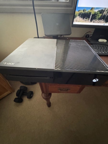 XBOX ONE Console Carousel 1
