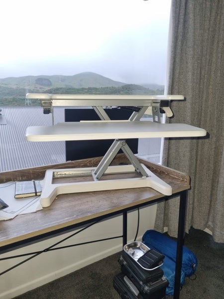 Adjustable standing desk riser Carousel 1