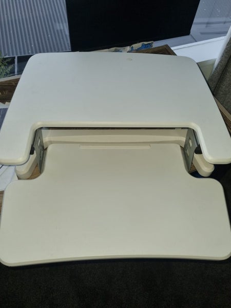 Adjustable standing desk riser Carousel 2