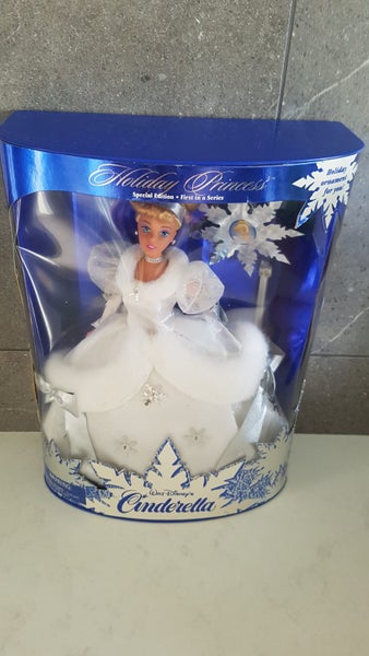 Vintage 1996 Walt Disney Cinderella Holiday Princess Special Edition Doll Carousel 1