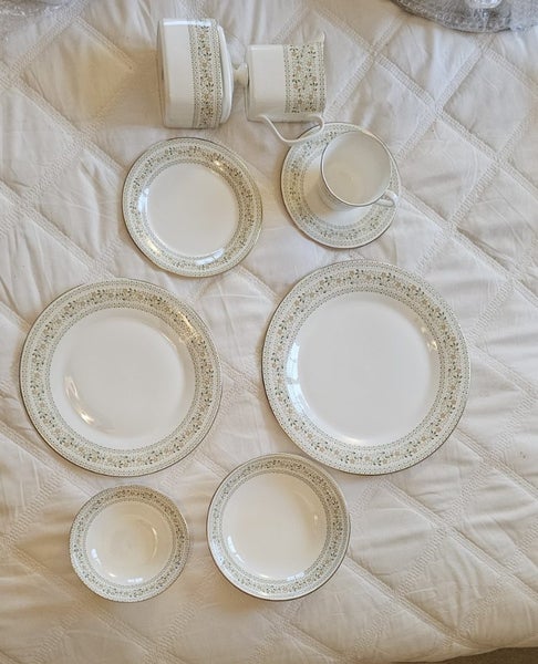 Royal Doulton bone china dinner set (10 settings) 197663004014809987118