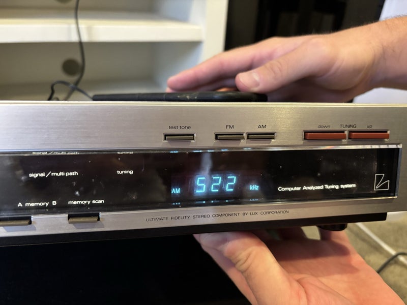 LUXMAN AM/FM Stereo Tuner T-530 Carousel 2