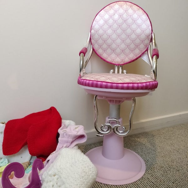 3 Generation dolls plus a bonus Anna *free hair salon chair and accessories * Carousel 4