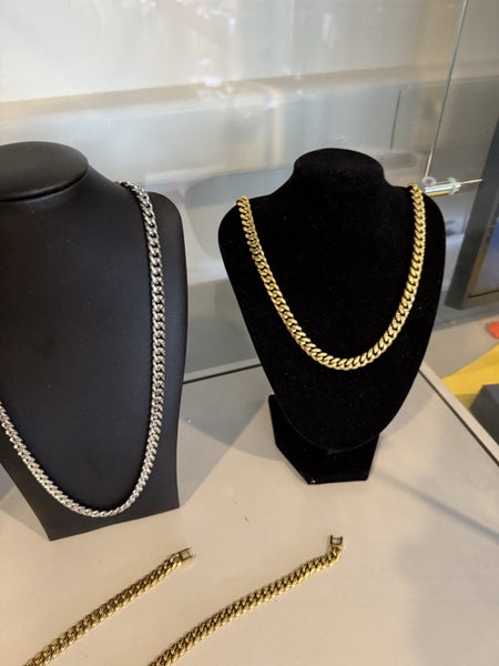 Massive Jewellery Display Lot + Glass Cabinet – $1 Reserve! Carousel 6