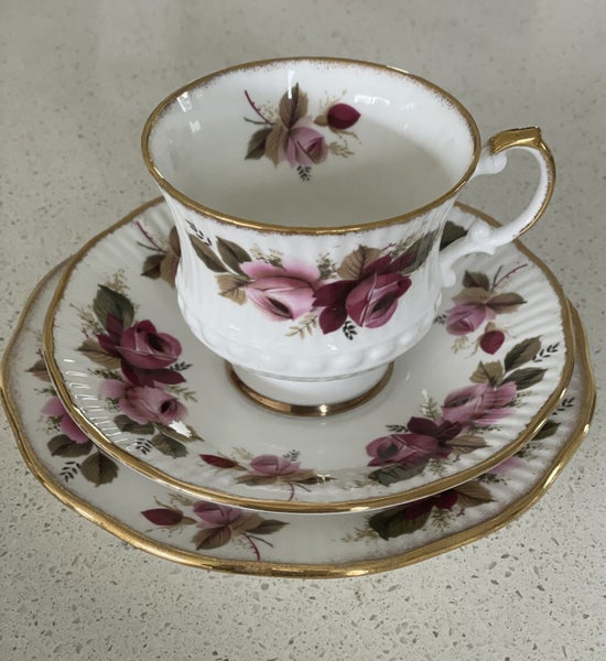 Elizabethan Fine Bone China trio. Carousel 1