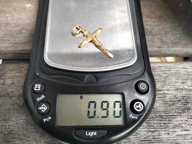 18k Gold Crucifix Pendant Carousel 6