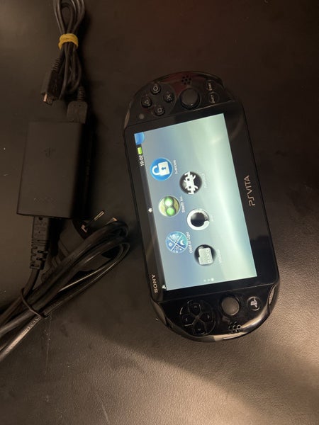 PS-Vita PCH-2002 Carousel 1