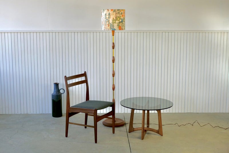 A VINTAGE NZ MADE MAHOGANY AND ALUMINIUM LAMP WITH FREDA KAHLO SHADE Carousel 2