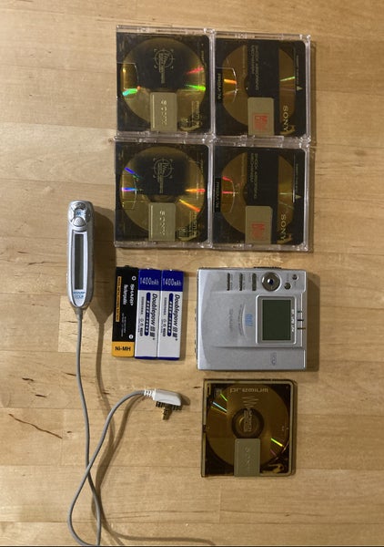 SHARP mini disc, portable recorder *WORKING* with 5 mini discs and 3 batteries Carousel 1