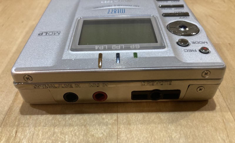 SHARP mini disc, portable recorder *WORKING* with 5 mini discs and 3 batteries Carousel 13