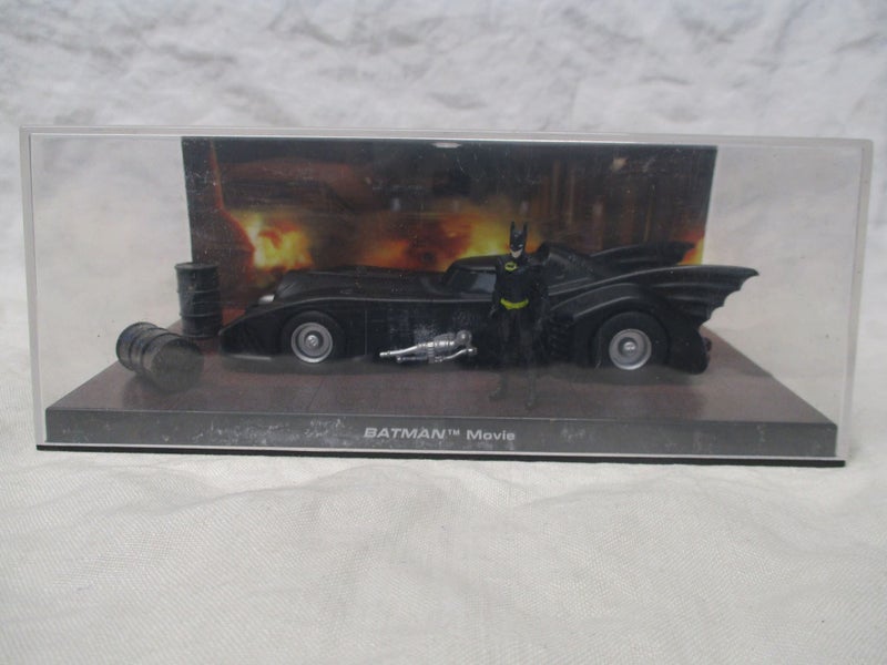 MWX3 6359 - Justice League Batman The Movie - Batmobile Die Cast Model Carousel 1