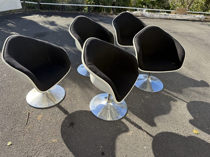 1960’s Tulip Swivel Base Space Age Pop Art Lounge Chairs - Set of Five Carousel 1