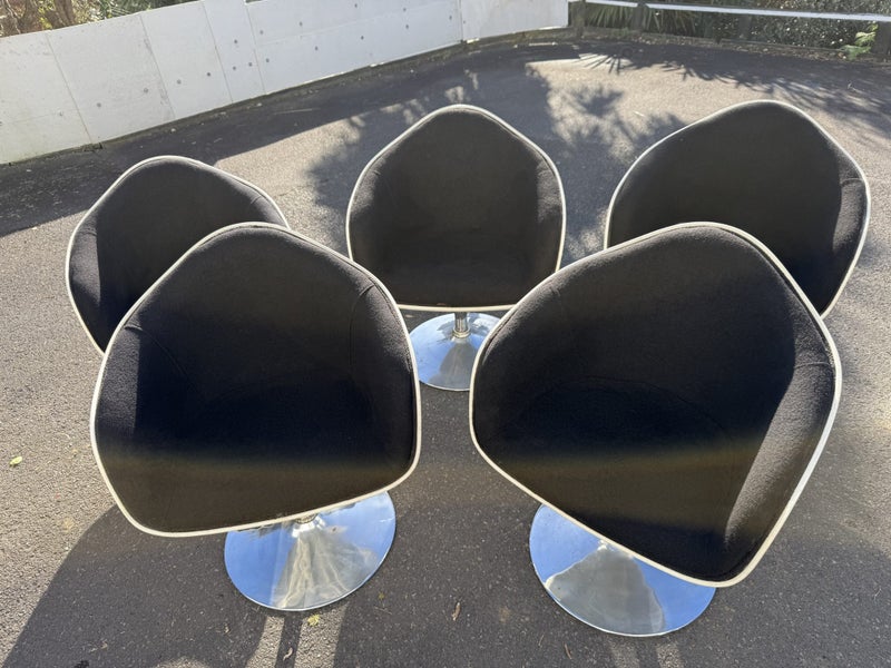 1960’s Tulip Swivel Base Space Age Pop Art Lounge Chairs - Set of Five Carousel 2