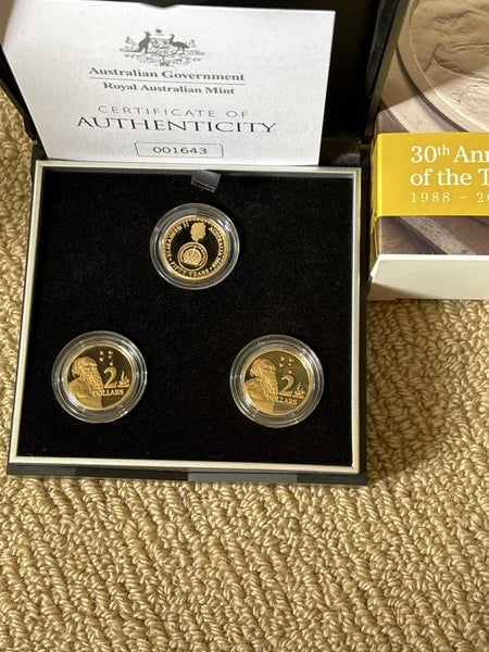 Two dollar coin 30Th Anniversary Carousel 1