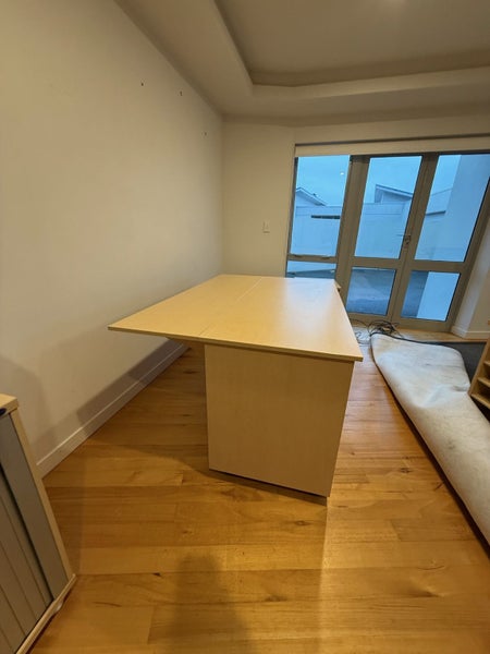 Filling cabinet and desk Carousel 1