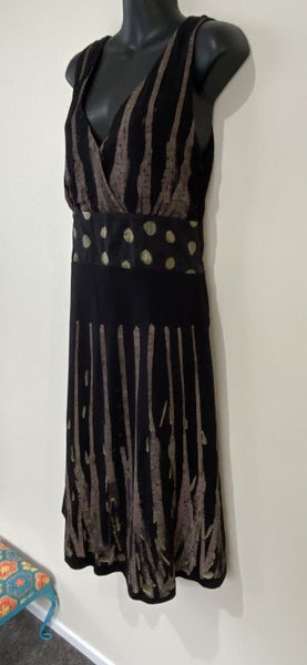 David Pond Black & Gold Dress – Size 12 | Polka Dots & Stripes | V-Neck64447288586113112