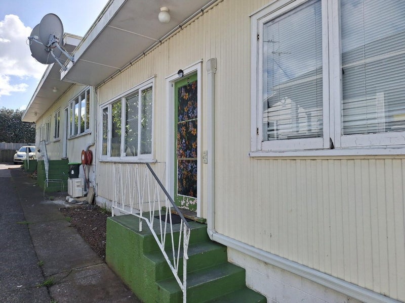 Image 1 of 7