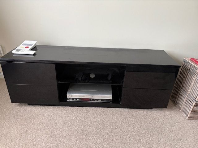 TV cabinet excellent condition Carousel 1