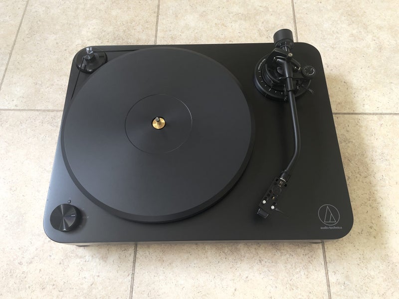Audio Technical AT-LP7 Turntable Carousel 1