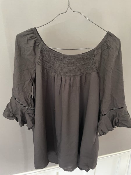 Women’s Tops Carousel 1