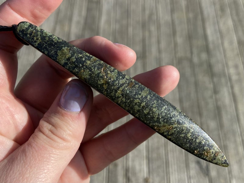 $1 Res!! Pounamu toki pendant *Serpentine* 4.5 inches Carousel 2