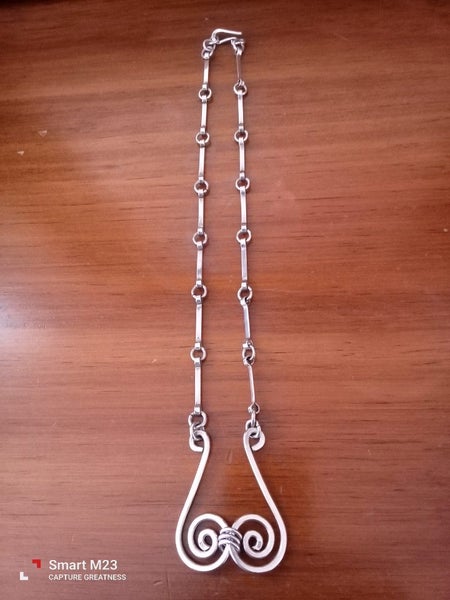 Very beautiful. High. Quality. Silver necklace. Vintage Carousel 1