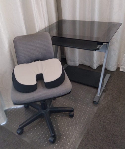 Glass top computer desk with chair and mat Carousel 1