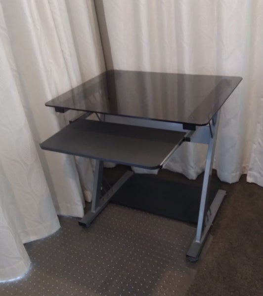 Glass top computer desk with chair and mat Carousel 2