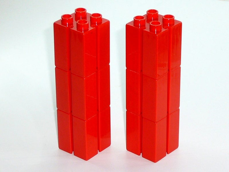 ®™DUPLO - 6 x Red Brick 2 x 2 x 2 with Vertical Grooves Carousel 5
