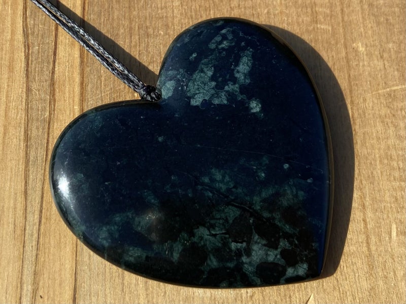 $1 Res!! Pounamu large heart pendant *Tangiwai* Carousel 1