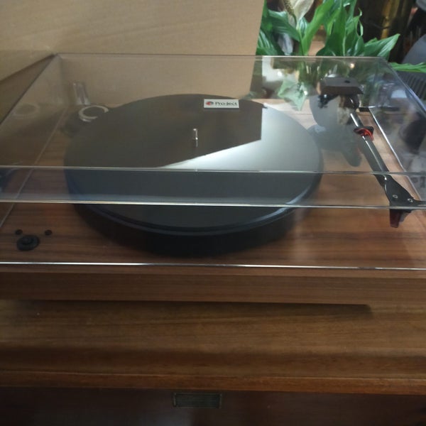 Pro-Ject 2-Experience SB Walnut Turntable Carousel 1
