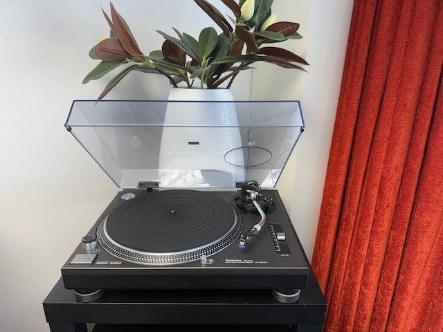 Technics SL-1210 Mk2 Direct Drive Turntable (trade in) excellent condition Carousel 1